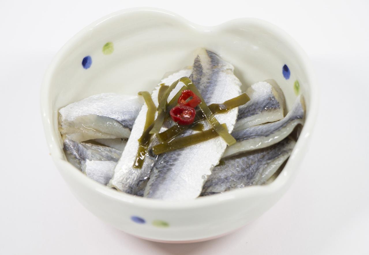 ままかり酢漬け 岡山県の美味しい名物料理 魚介 海鮮料理 Eats Jp