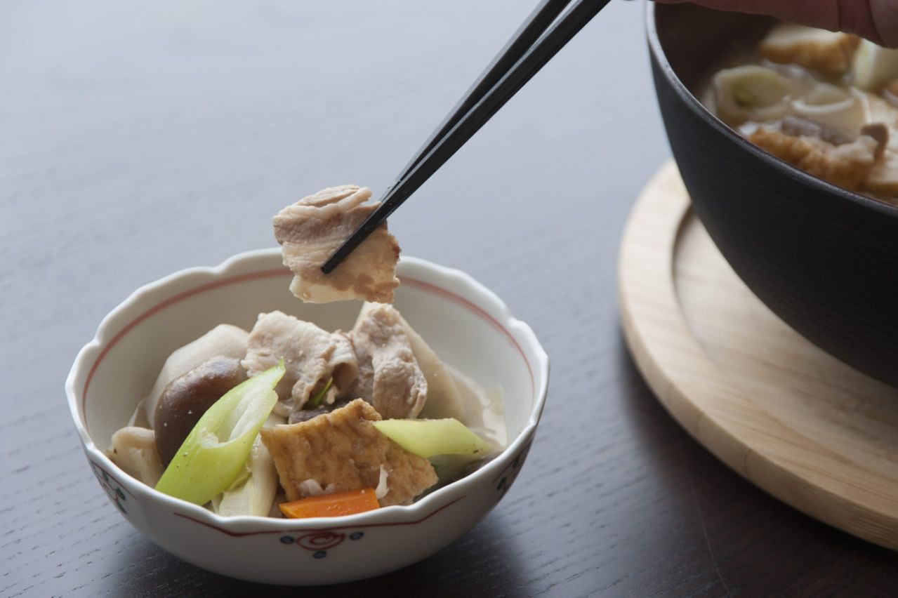 Imoni mit Schweinefleisch und Miso-Geschmack