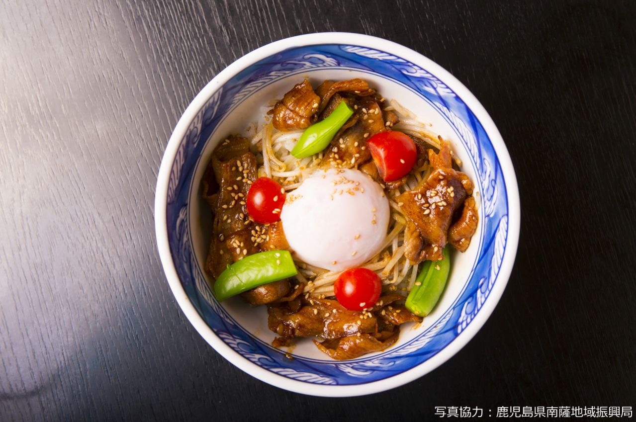 温たまらん丼とは｜砂蒸し温泉で茹でた玉子がとろ〜り絡む｜鹿児島県