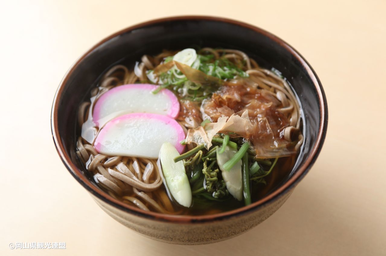 ひるぜん焼そば（ひるぜんやきそば）｜岡山県のご当地グルメひるぜん焼そばは、焼きそばの新境地！秘伝のタレで焼き上げる！｜eats.jp