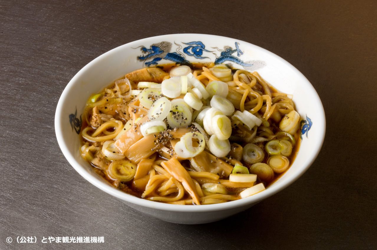 富山ブラックラーメン①