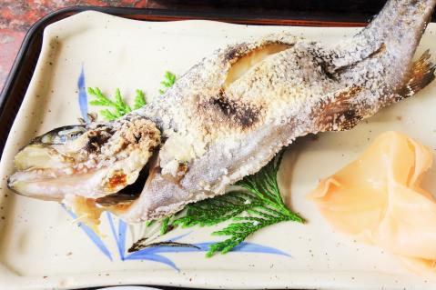 ニジマスの塩焼き