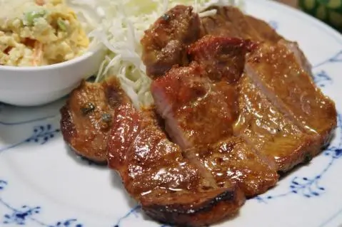 In Miso Mariniertes Schweinefleisch